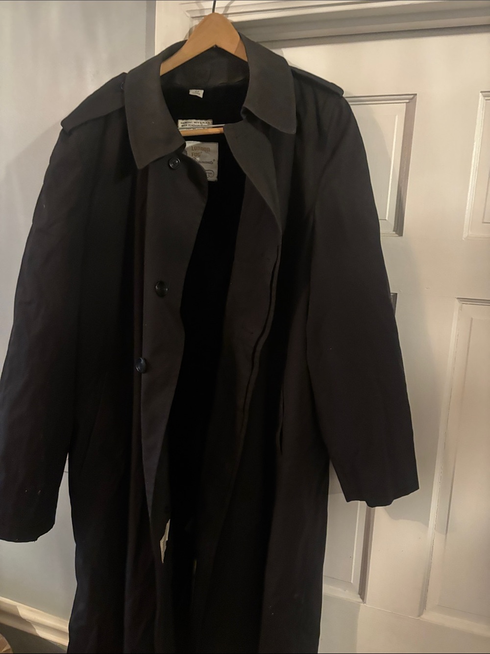 London Fog Black Men's Classic Trench Coat. 1970s Military Rain Coat With Liner